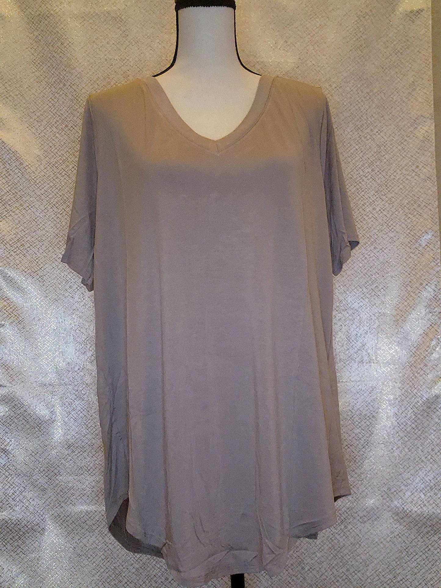 Plus Luxe Short Sleeve V-Neck Hi-Low Hemp Top - Ash Mocha